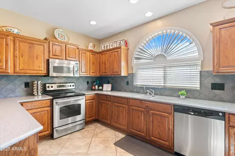 Kitchen - 4459 E Donato Dr, Gilbert, AZ 85298 photo 4 of 6
