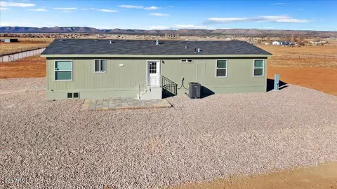 24921 N Verdot Rd, Paulden, AZ 86334 photo 2