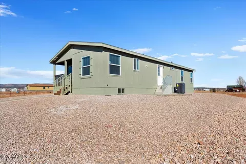 24921 N Verdot Rd, Paulden, AZ 86334 photo 4