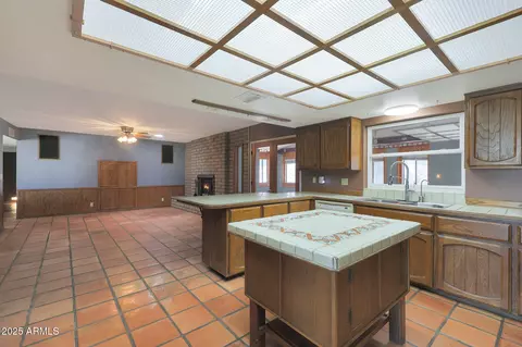Kitchen - 3177 E Redfield Rd, Gilbert, AZ 85234 photo 5 of 8