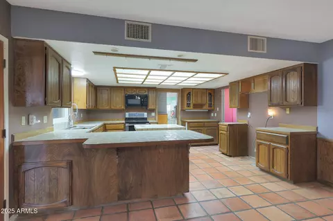 Kitchen - 3177 E Redfield Rd, Gilbert, AZ 85234 photo 2 of 8