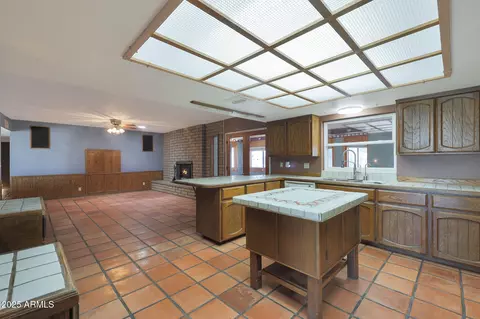 Kitchen - 3177 E Redfield Rd, Gilbert, AZ 85234 photo 6 of 8