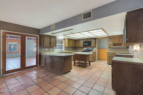 Kitchen - 3177 E Redfield Rd, Gilbert, AZ 85234 photo 4 of 8