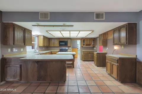 Kitchen - 3177 E Redfield Rd, Gilbert, AZ 85234 photo 3 of 8