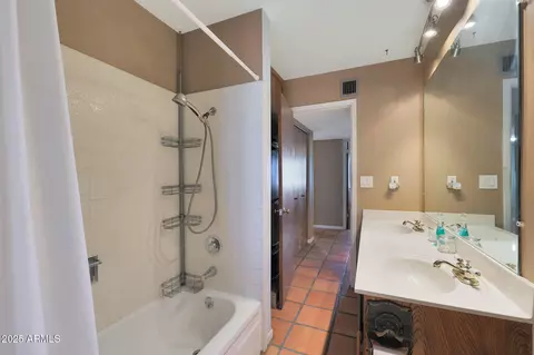 Bath - 3177 E Redfield Rd, Gilbert, AZ 85234 photo 6 of 8