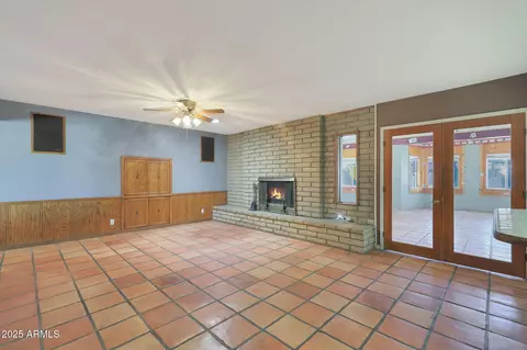 Living - 3177 E Redfield Rd, Gilbert, AZ 85234 photo 8 of 11