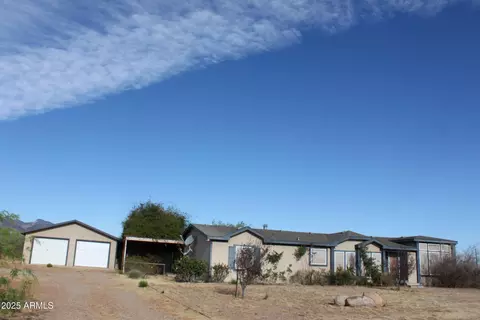6450 S Alvarado Pl, Hereford, AZ 85615