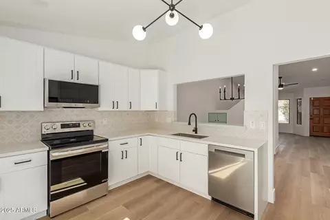 Kitchen - 3510 E Hampton Ave #126, Mesa, AZ 85204 photo 2 of 4