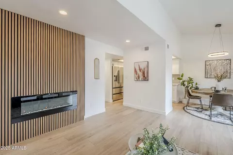3102 E Clarendon Ave #210, Phoenix, AZ 85016