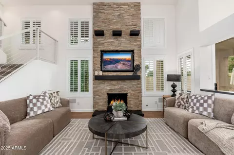 4151 E Mercer Ln, Phoenix, AZ 85028 photo 9