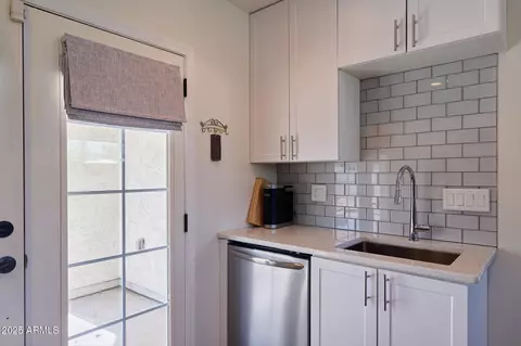 Kitchen - 2002 E Mitchell Dr, Phoenix, AZ 85016 photo 4 of 4