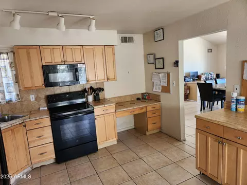 Kitchen - 4101 E Nancy Ln, Phoenix, AZ 85042 photo 2 of 3