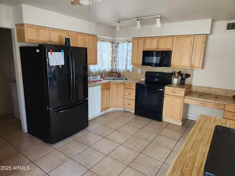 Kitchen - 4101 E Nancy Ln, Phoenix, AZ 85042 photo 1 of 3