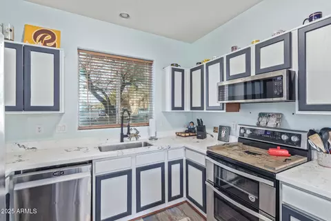 Kitchen - 900 W Broadway Ave #66, Apache Junction, AZ 85120 photo 1 of 2
