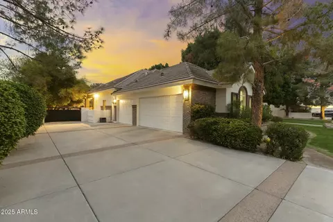 Exterior - 2170 E Caroline Ln, Tempe, AZ 85284 photo 2 of 21