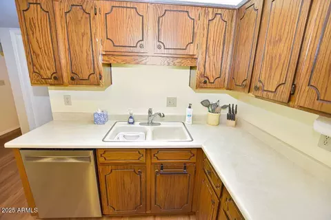 Kitchen - 4328 E Capri Ave #171, Mesa, AZ 85206 photo 4 of 4