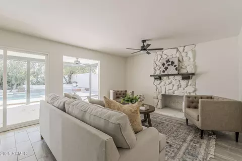 Living - 3369 W Sandra Ter, Phoenix, AZ 85053 photo 4 of 6
