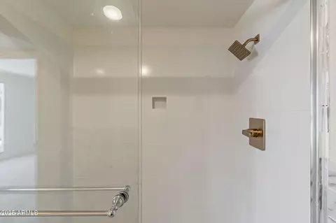 Bath - 3369 W Sandra Ter, Phoenix, AZ 85053 photo 5 of 7
