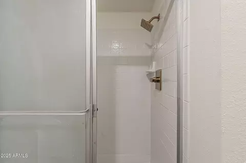 Bath - 3369 W Sandra Ter, Phoenix, AZ 85053 photo 2 of 7