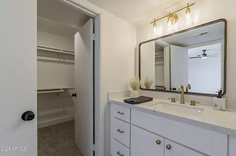 Bath - 3369 W Sandra Ter, Phoenix, AZ 85053 photo 6 of 7