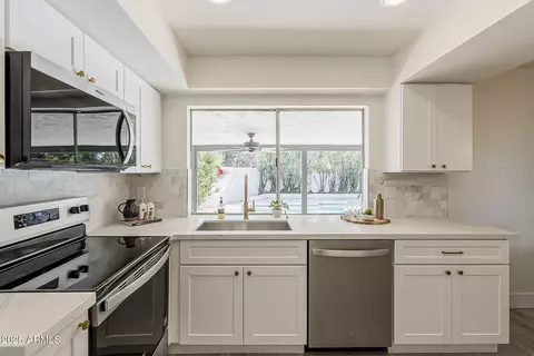 Kitchen - 3369 W Sandra Ter, Phoenix, AZ 85053 photo 2 of 6