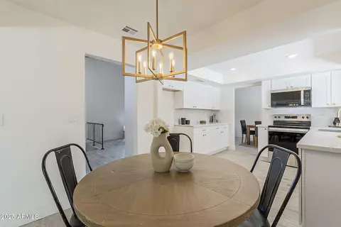 Dining - 3369 W Sandra Ter, Phoenix, AZ 85053 photo 5 of 7