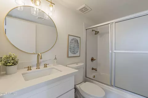 Bath - 3369 W Sandra Ter, Phoenix, AZ 85053 photo 7 of 7