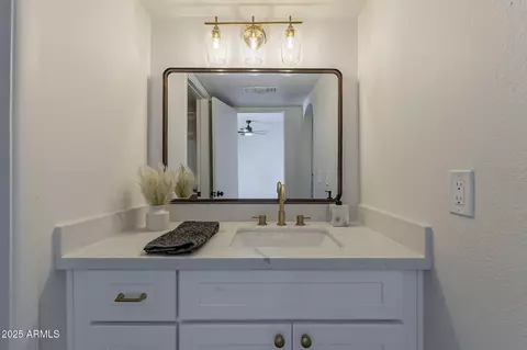 Bath - 3369 W Sandra Ter, Phoenix, AZ 85053 photo 3 of 7
