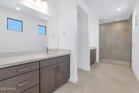 Bath - 6735 N 9th Dr, Phoenix, AZ 85013 photo 1 of 1