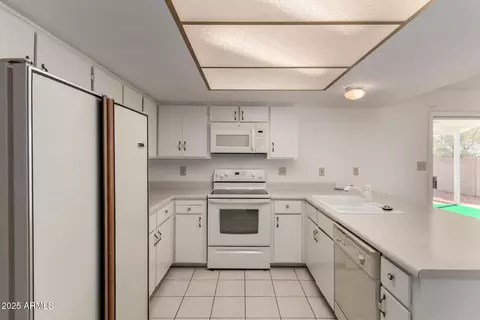 Kitchen - 11451 S Half Moon Dr, Phoenix, AZ 85044 photo 3 of 5