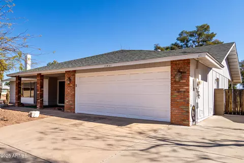 Exterior - 11451 S Half Moon Dr, Phoenix, AZ 85044 photo 3 of 12