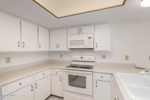 Kitchen - 11451 S Half Moon Dr, Phoenix, AZ 85044 photo 5 of 5
