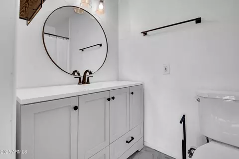 Bath - 1717 E Sandra Ter, Phoenix, AZ 85022 photo 1 of 3