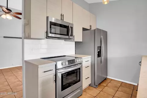 Kitchen - 1717 E Sandra Ter, Phoenix, AZ 85022 photo 2 of 2