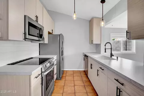 Kitchen - 1717 E Sandra Ter, Phoenix, AZ 85022 photo 1 of 2