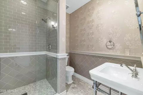 Bath - 5446 Exeter Blvd, Phoenix, AZ 85018 photo 10 of 10