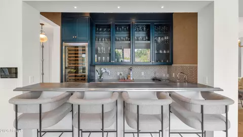 Dining - 5446 Exeter Blvd, Phoenix, AZ 85018 photo 1 of 3