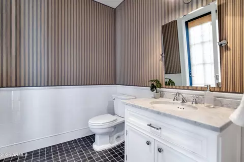 Bath - 5446 Exeter Blvd, Phoenix, AZ 85018 photo 5 of 10
