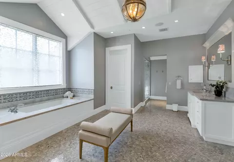 Bath - 5446 Exeter Blvd, Phoenix, AZ 85018 photo 2 of 10