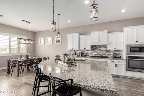 9302 W White Feather Ln, Peoria, AZ 85383