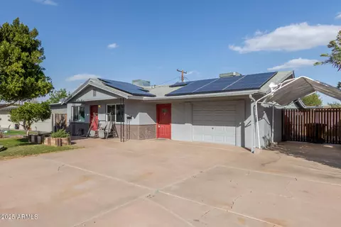 3027 S Clementine Dr, Tempe, AZ 85282 photo 2