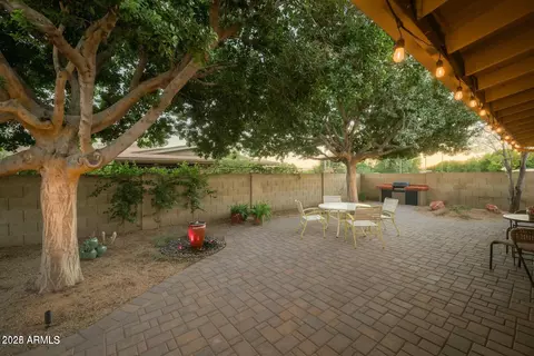 1041 E Orangewood Ave, Phoenix, AZ 85020 photo 2