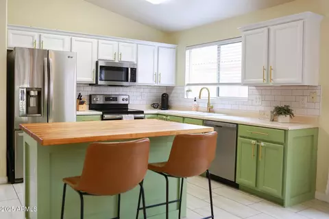 124 W Jasper Dr, Gilbert, AZ 85233 photo 3
