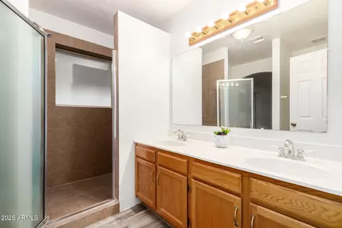Bath - 8027 E Quarterline Rd, Mesa, AZ 85207 photo 2 of 3