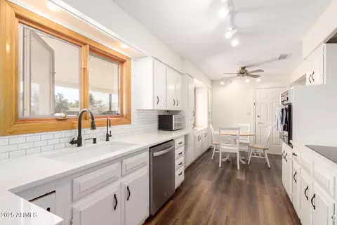 3028 E Highland Ave, Phoenix, AZ 85016 photo 17