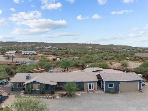 49011 N 7th Ave, New River, AZ 85087