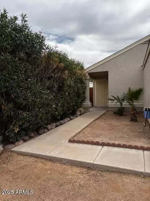 Exterior - 2875 W Muriel Dr, Phoenix, AZ 85053 photo 1 of 3