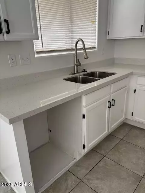 Kitchen - 2875 W Muriel Dr, Phoenix, AZ 85053 photo 2 of 2