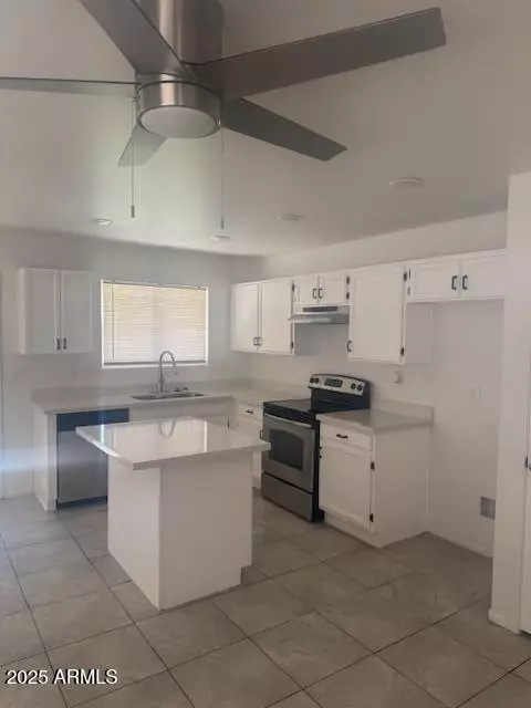 Kitchen - 2875 W Muriel Dr, Phoenix, AZ 85053 photo 1 of 2