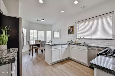 Kitchen - 3925 W Hackamore Dr, Phoenix, AZ 85083 photo 4 of 4